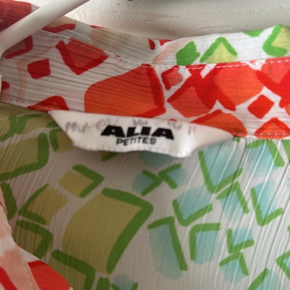 Alia Petites Button Up top - Picture 2 of 3